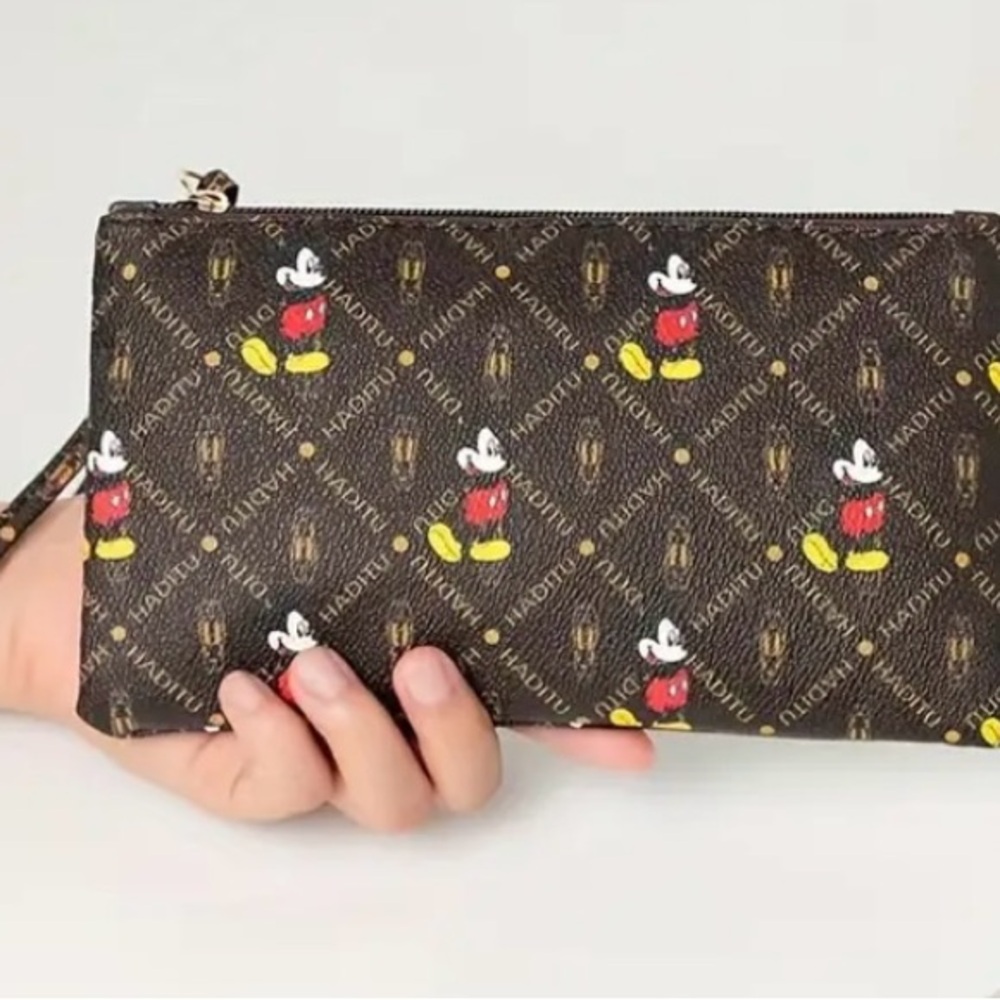 {NEW} Mickey & Minnie Clutch Bag with Wrist Strap - Coffee